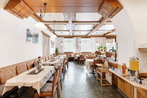 Desayuno buffet todos los días (con cargo) 