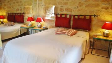 Chambre Double Confort | Bureau, chambres insonorisées, Wi-Fi gratuit, draps fournis