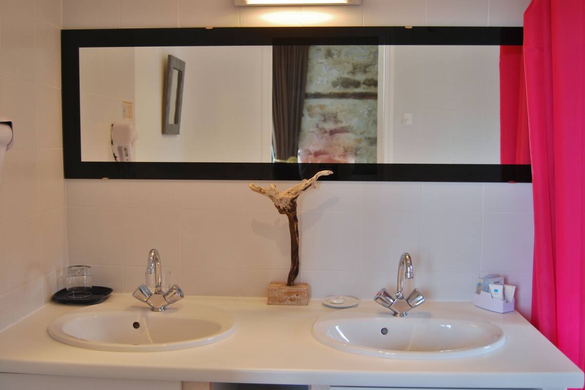 panoramic double room | 1 bedroom, desk, soundproofing, free wifi