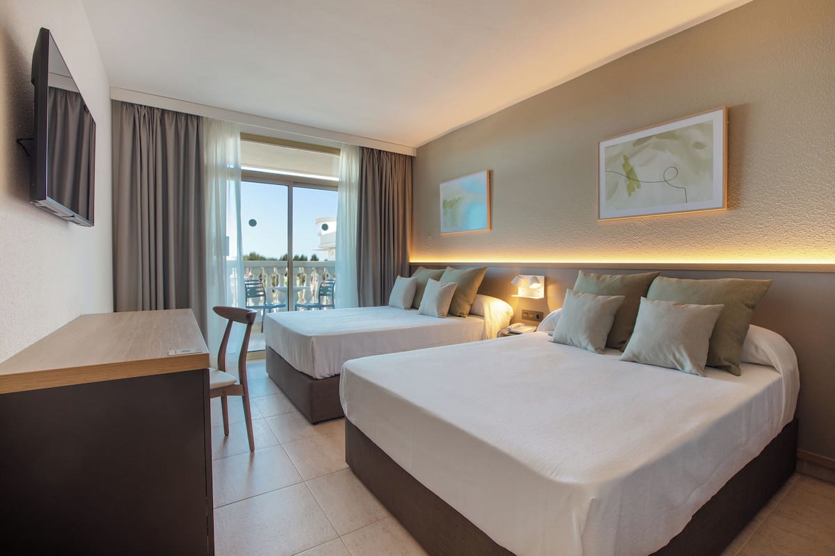 1 bedroom, minibar, in-room safe, blackout curtains