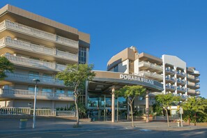 Minibar, in-room safe, blackout curtains, free cots/infant beds - Ponient Dorada Palace by PortAventura World (Salou)