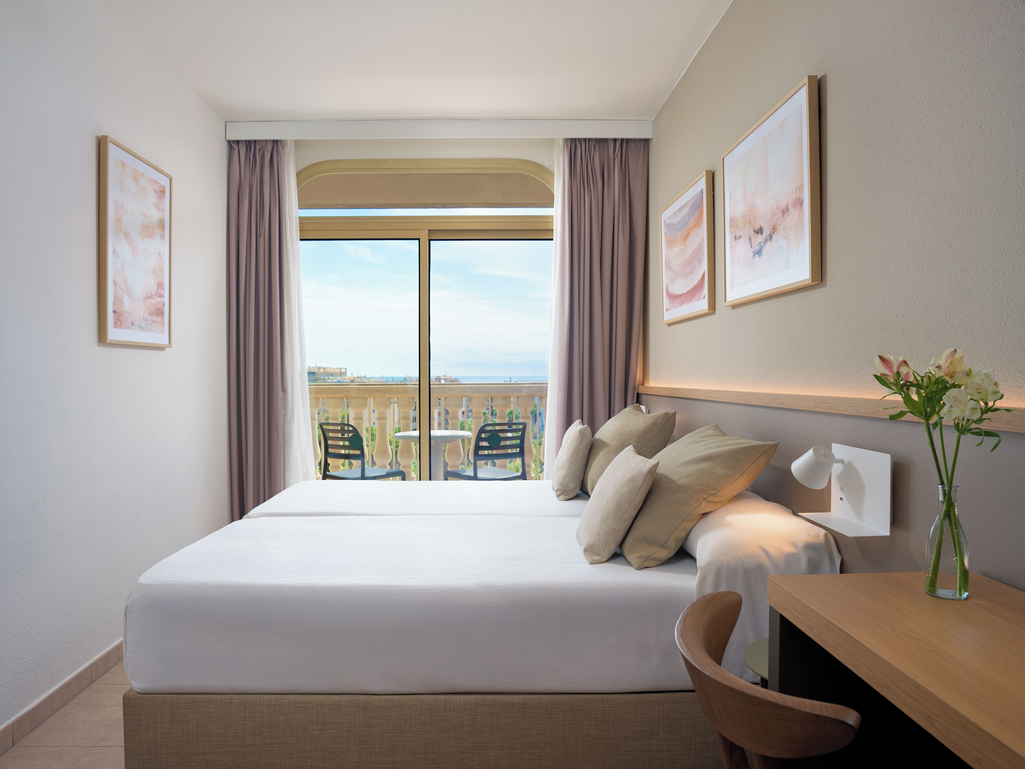 Minibar, coffres-forts dans les chambres, rideaux occultants