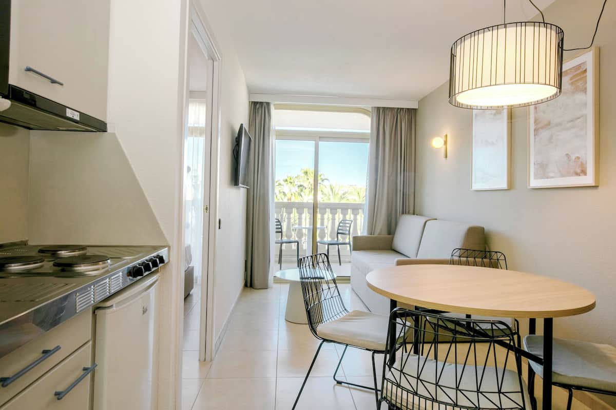1 bedroom, minibar, in-room safe, blackout curtains