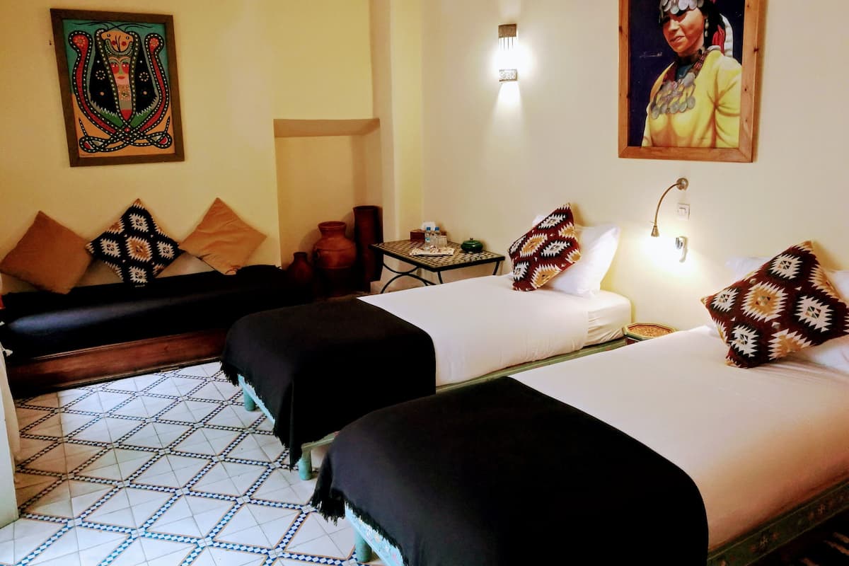 Pillowtop beds, in-room safe, soundproofing, WiFi (free)