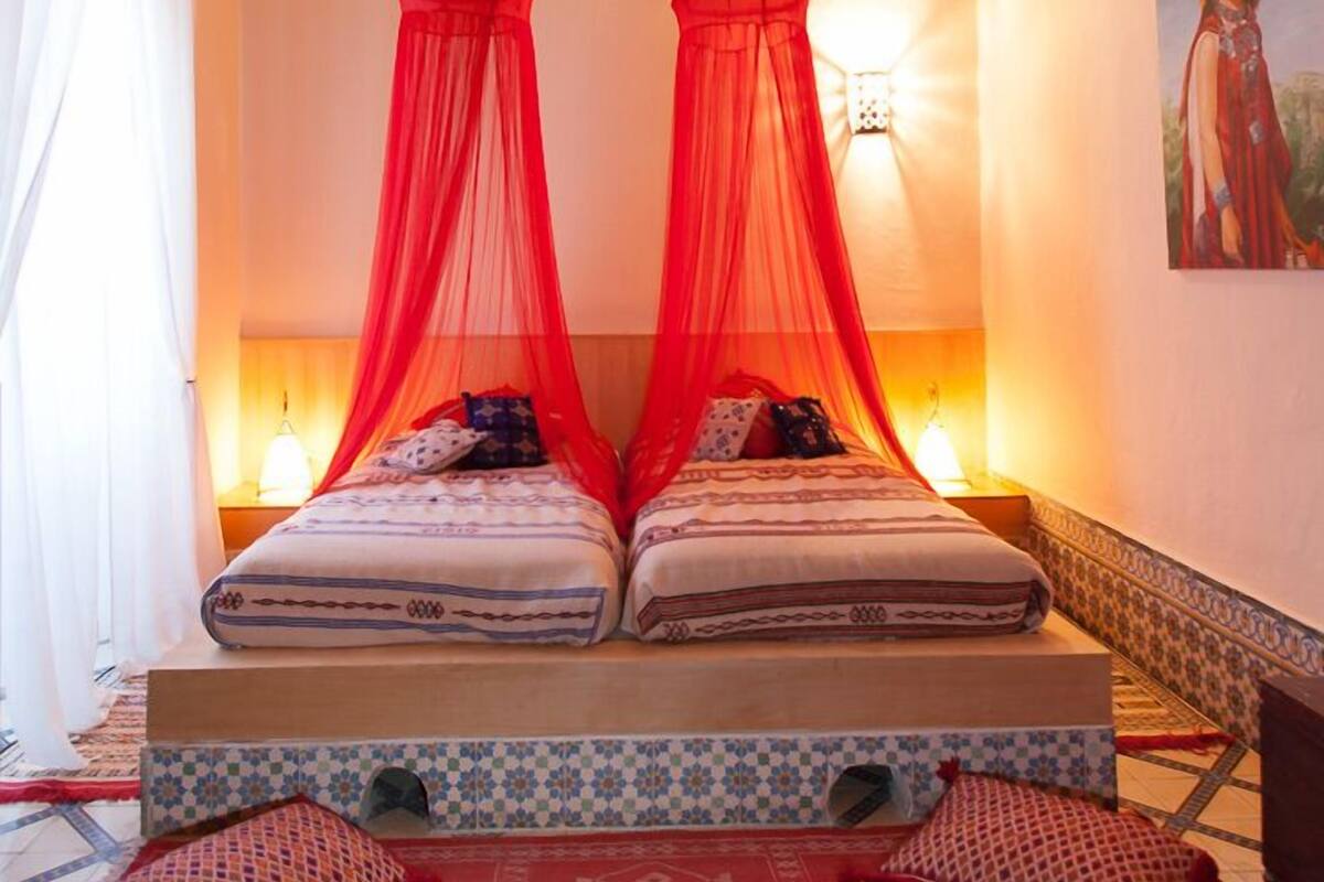 Pillowtop beds, in-room safe, soundproofing, WiFi (free)