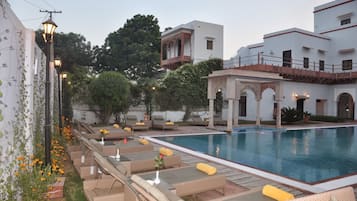 Outdoor pool, sun loungers