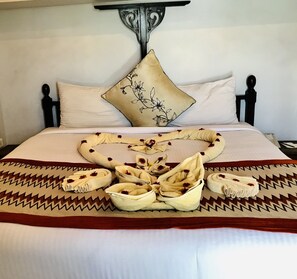 Heritage Room | Premium bedding, in-room safe, desk, laptop workspace - Amritara Chandra Mahal Haveli (Nadbai)