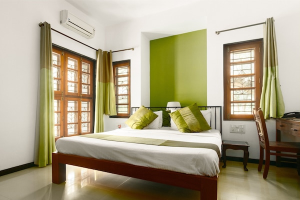 Family Twin Room | In-room safe, blackout drapes, iron/ironing board, free WiFi