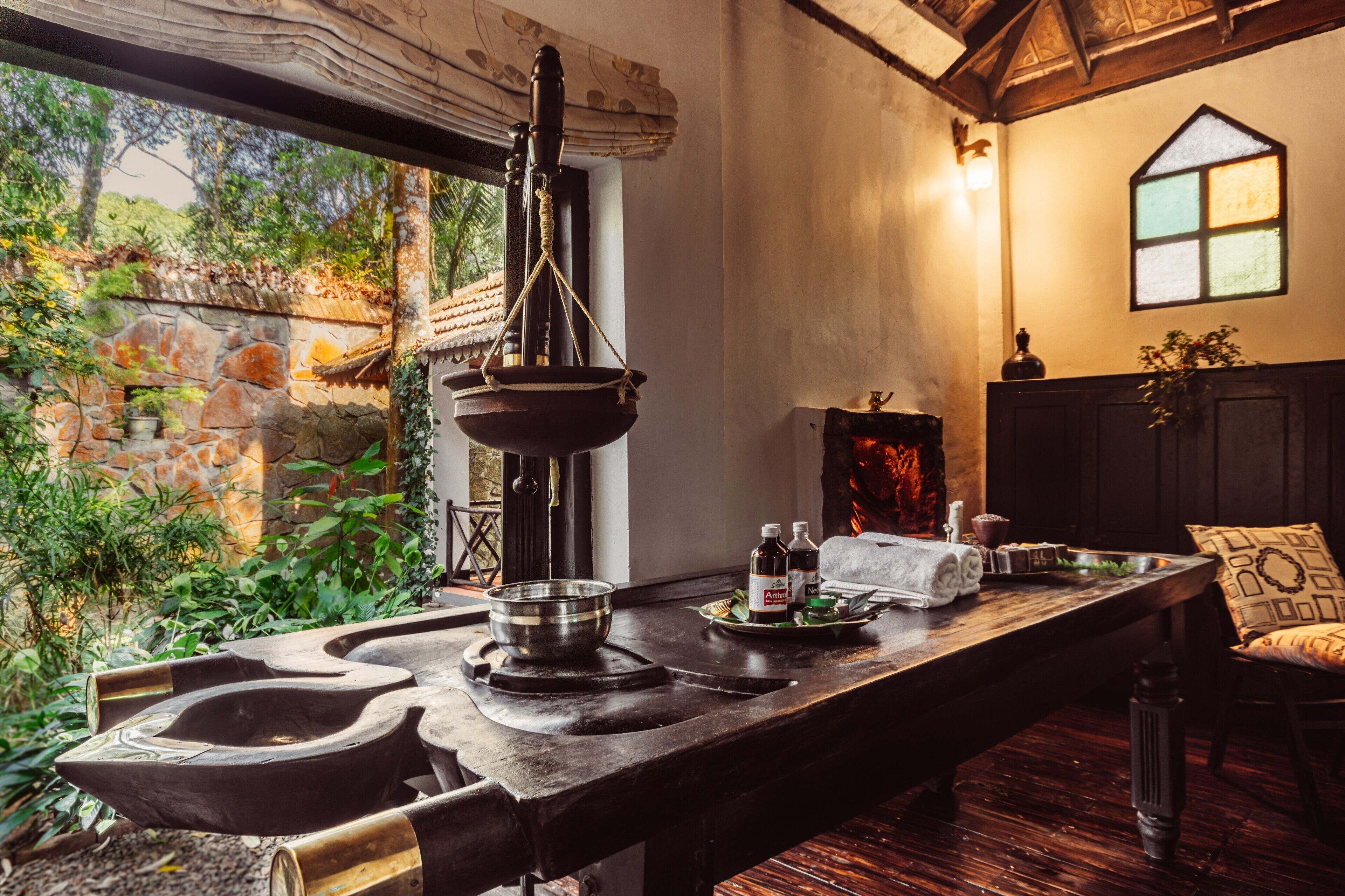 Couples treatment room(s), sauna, steam room, facials