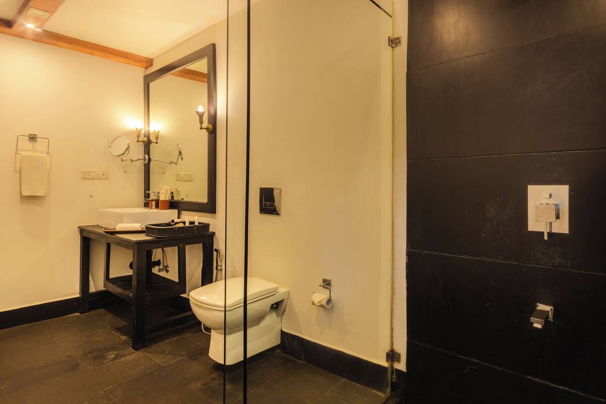 elegant cottage | bathroom | shower, rainfall showerhead, free toiletries, hair dryer
