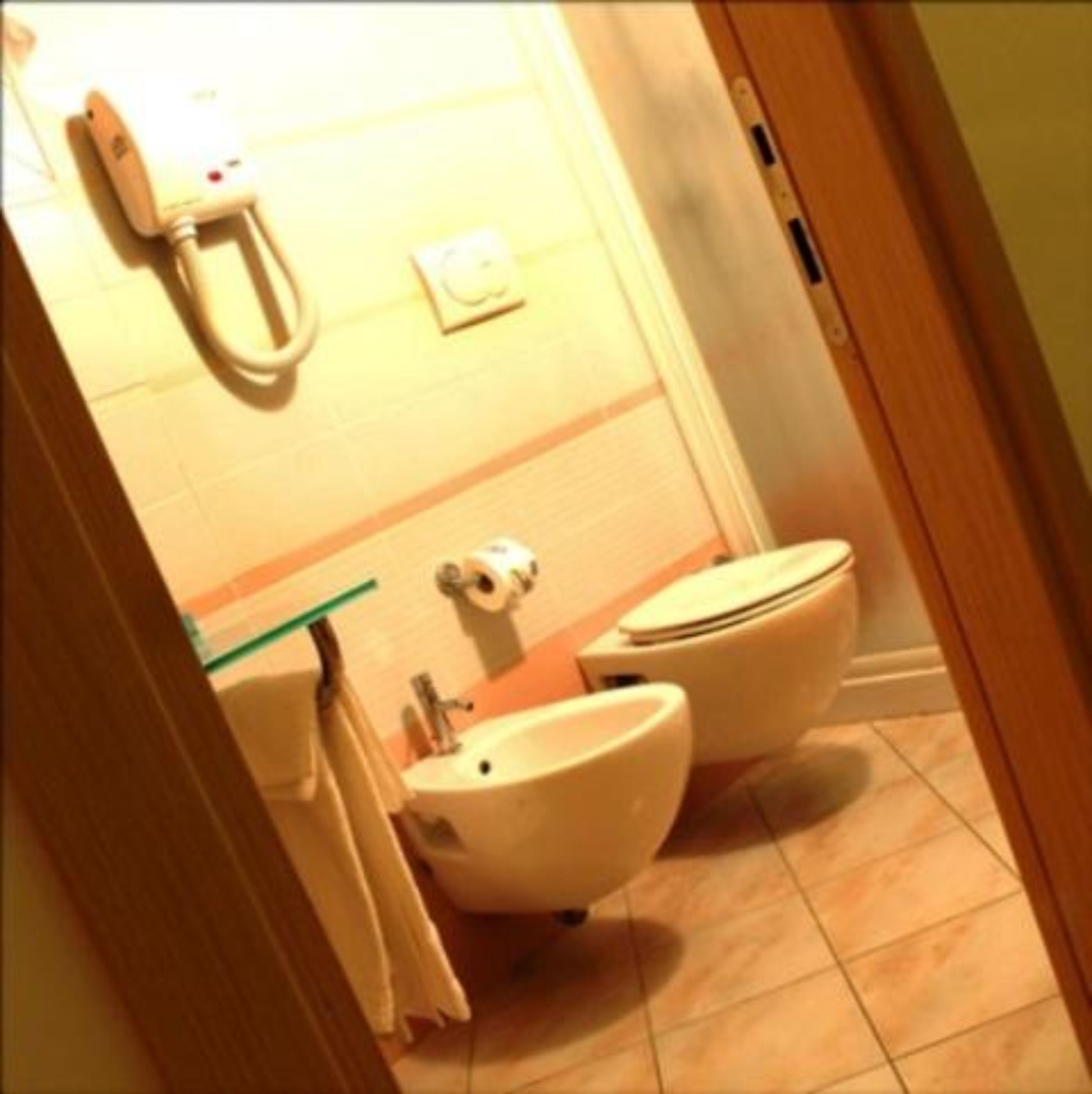 quadruple room | bathroom | shower, free toiletries, hair dryer, bidet