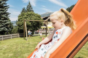 Children’s play area – outdoor