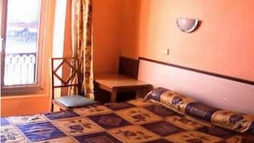 Een kluis op de kamer, een bureau, geluiddichte muren, gratis wifi