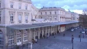 A large, historic building with classical architecture, featuring a covered walkway and a spacious courtyard. - Hôtel De Lorraine (Paris)