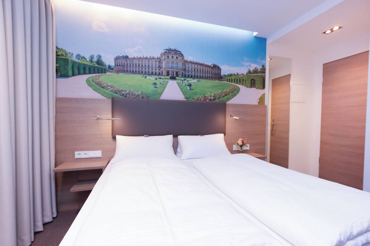 Hypo-allergenic bedding available, in-room safe, desk, laptop workspace