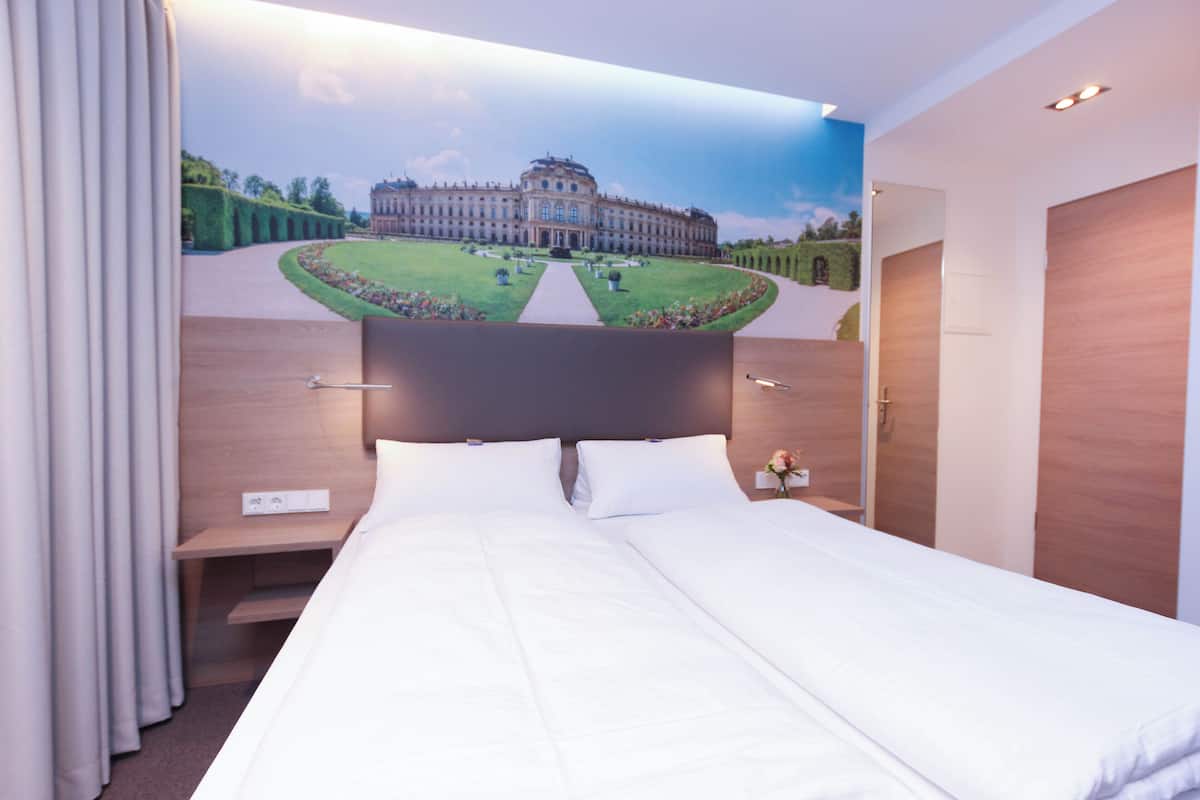 Hypo-allergenic bedding, in-room safe, desk, laptop workspace