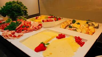 Daily buffet breakfast (EUR 15.90 per person)