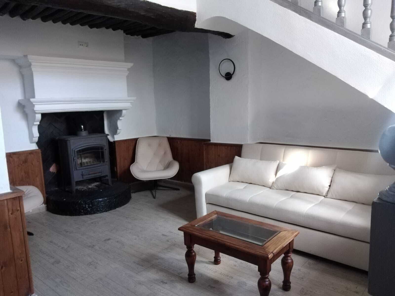 deluxe suite, multiple beds | living area | plasma tv