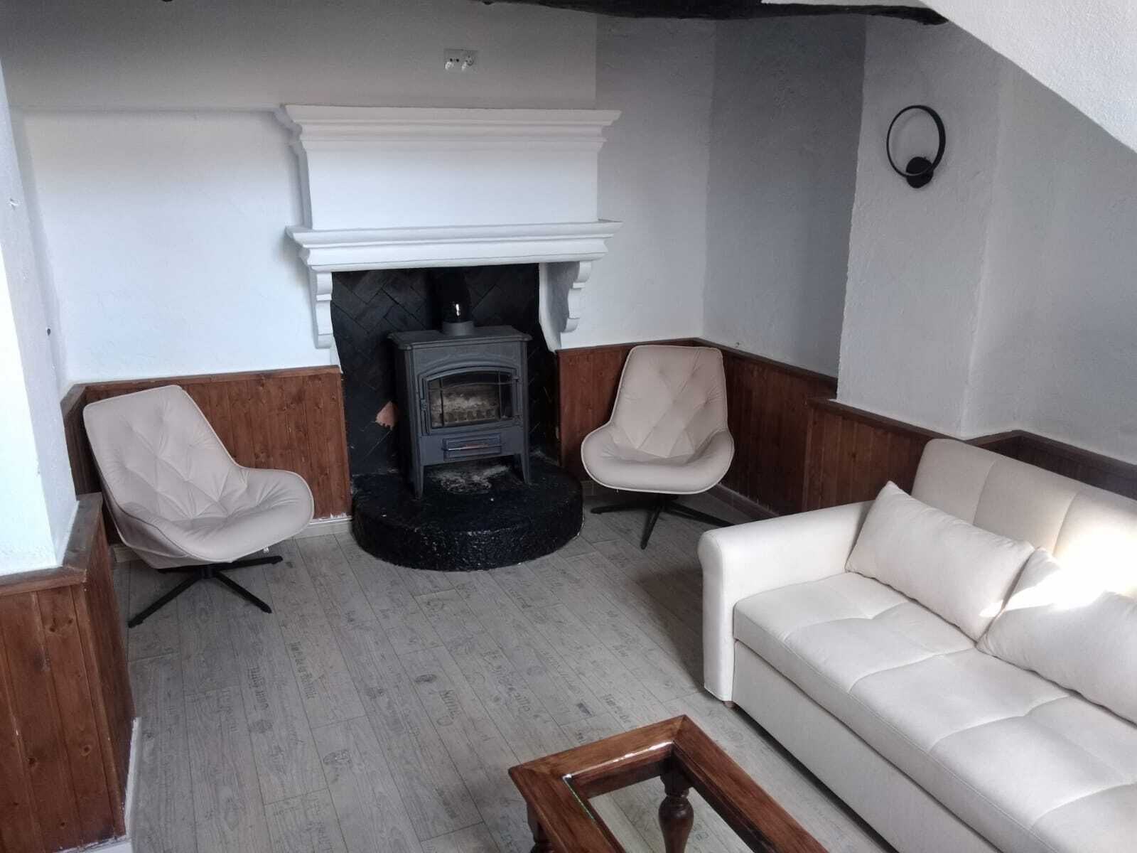 deluxe suite, multiple beds | living area | plasma tv