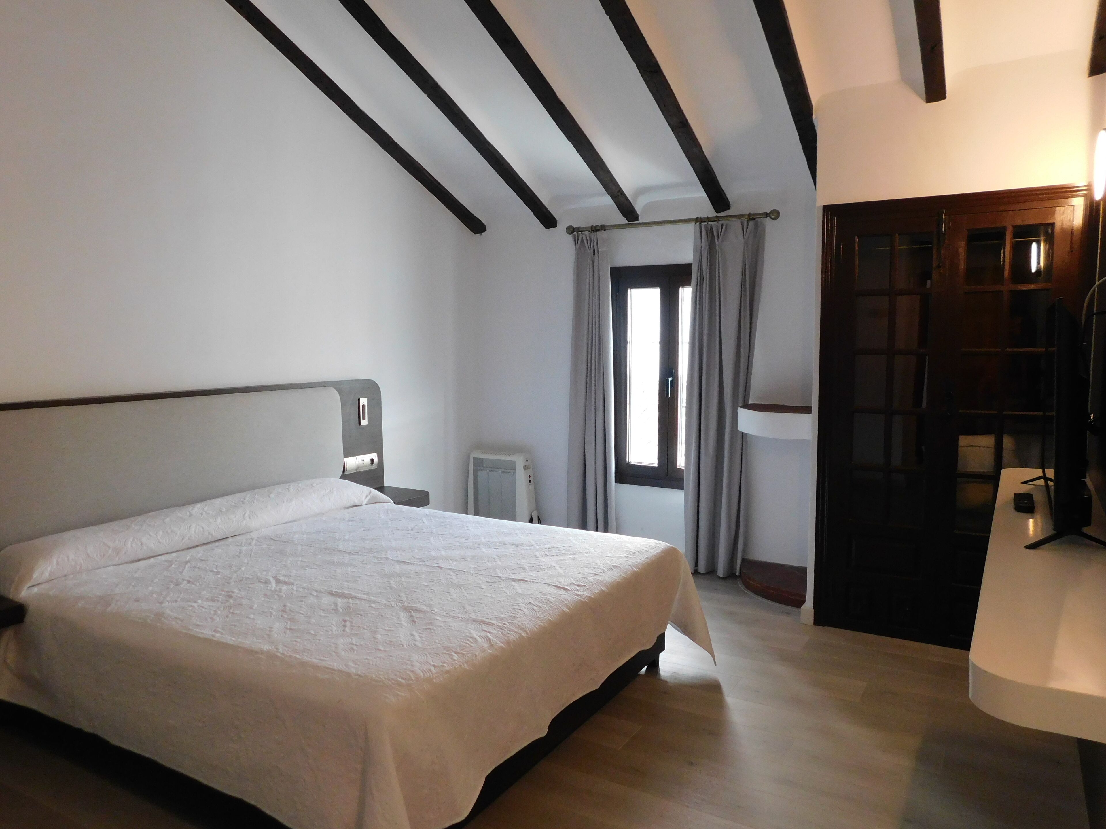 standard double room | hypo-allergenic bedding, free cots/infant beds, free wifi, bed sheets