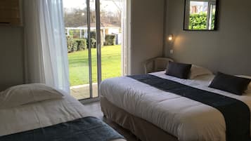 Triple Room | Premium bedding, minibar, desk, laptop workspace