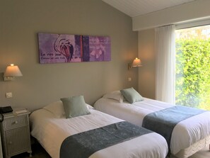 Standard Twin Room | Premium bedding, minibar, desk, laptop workspace