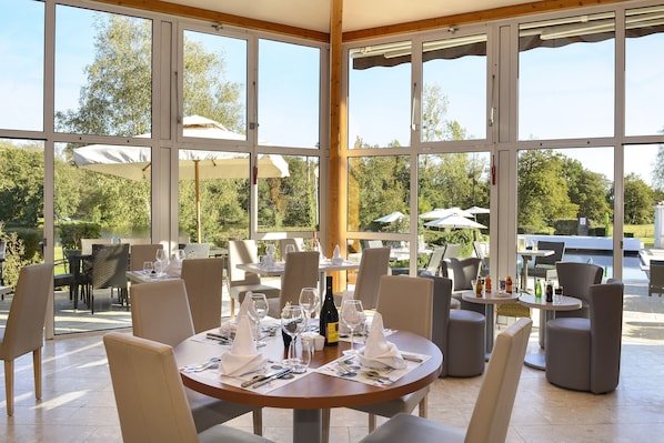 Breakfast and dinner served, French cuisine