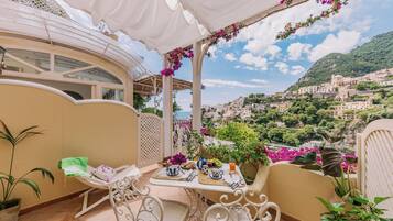 Quarto casal, vista parcial para o mar | Vista do quarto