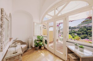 双人房, 部分海景 | 高档床上用品、羽绒被、记忆海绵床垫、迷你吧