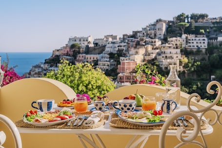 Double Room, Partial Sea View. Villa Mary Suites