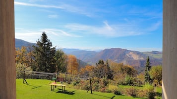 Premium bedding, in-room safe, individually decorated, soundproofing