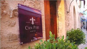 Exterior detail - C'an Pere Hotel (Alcúdia)