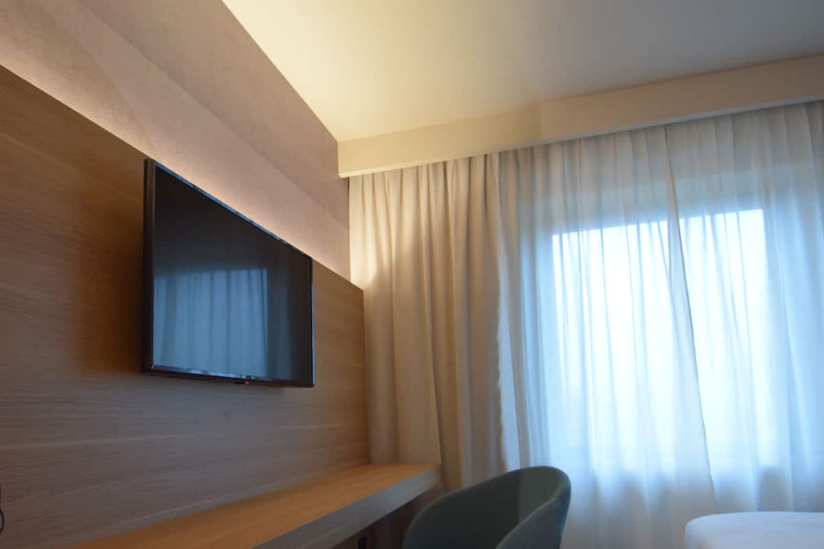 Minibar, in-room safe, desk, soundproofing
