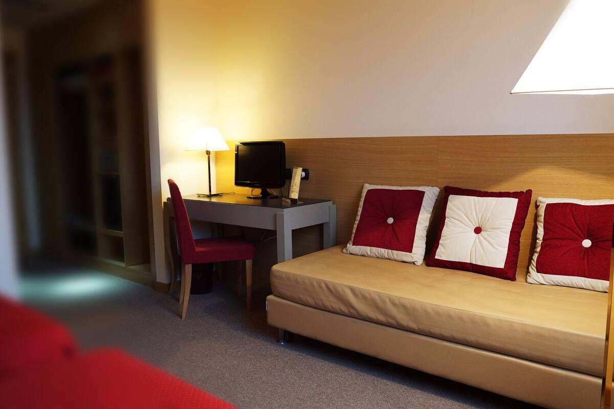 standard double room | minibar, in-room safe, desk, soundproofing