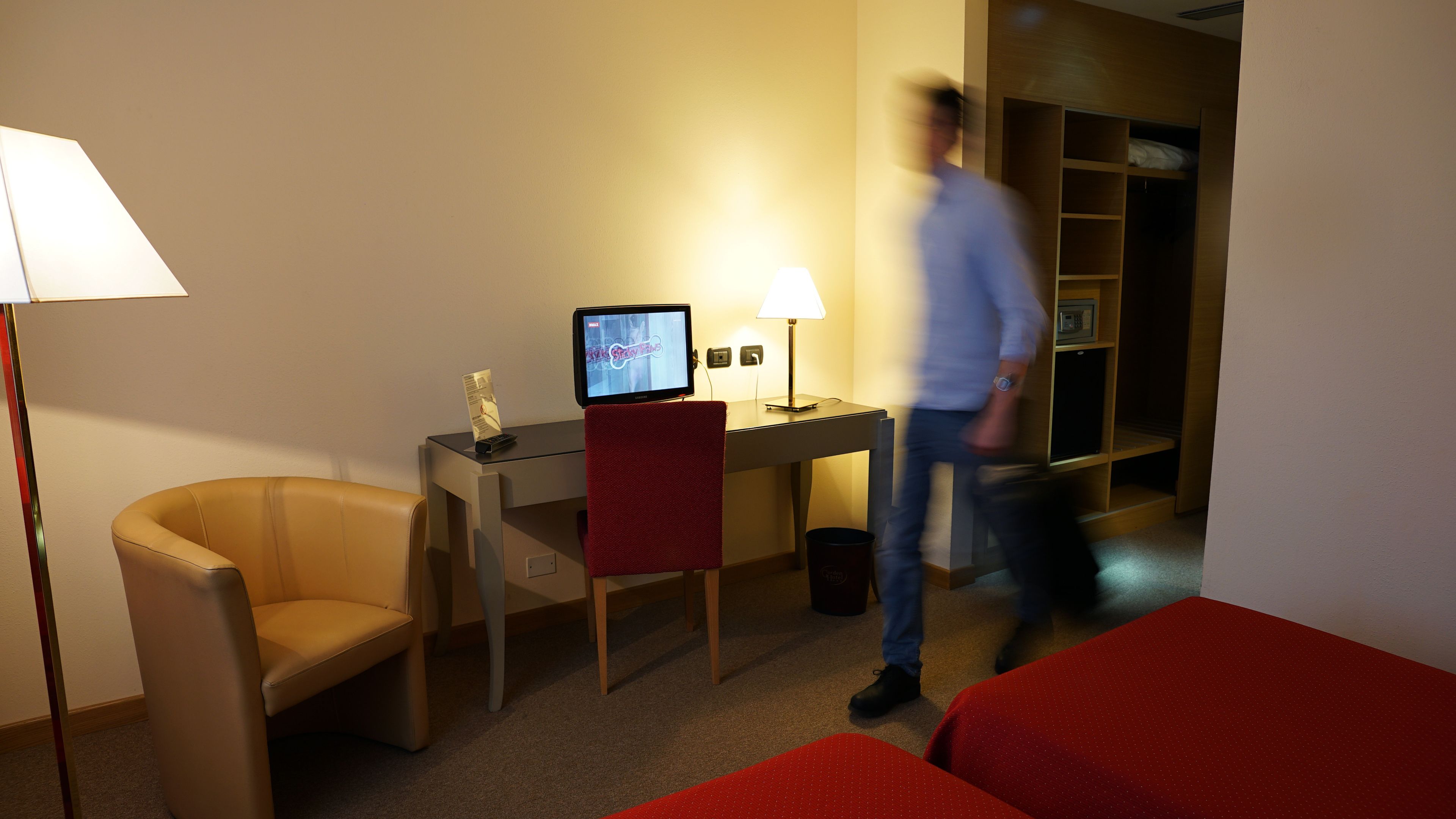 single room | minibar, in-room safe, desk, soundproofing