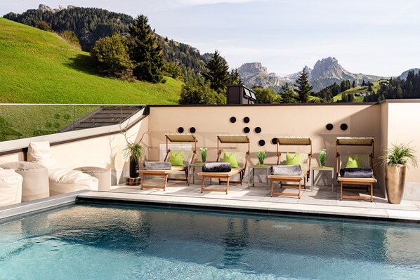 Outdoor pool, open 2:00 PM to 8:00 PM, pool loungers