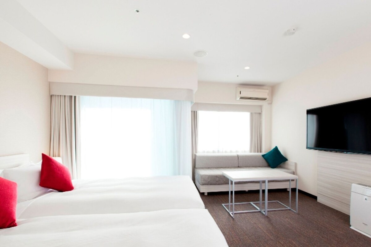 In-room safe, desk, blackout drapes, iron/ironing board (on request)