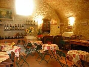 Free daily buffet breakfast - Casale il Colombaio di Toiano (Sovicille)