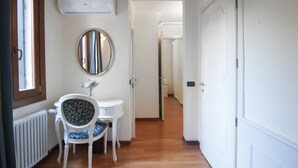 Interior - Venice Resorts (Venice)