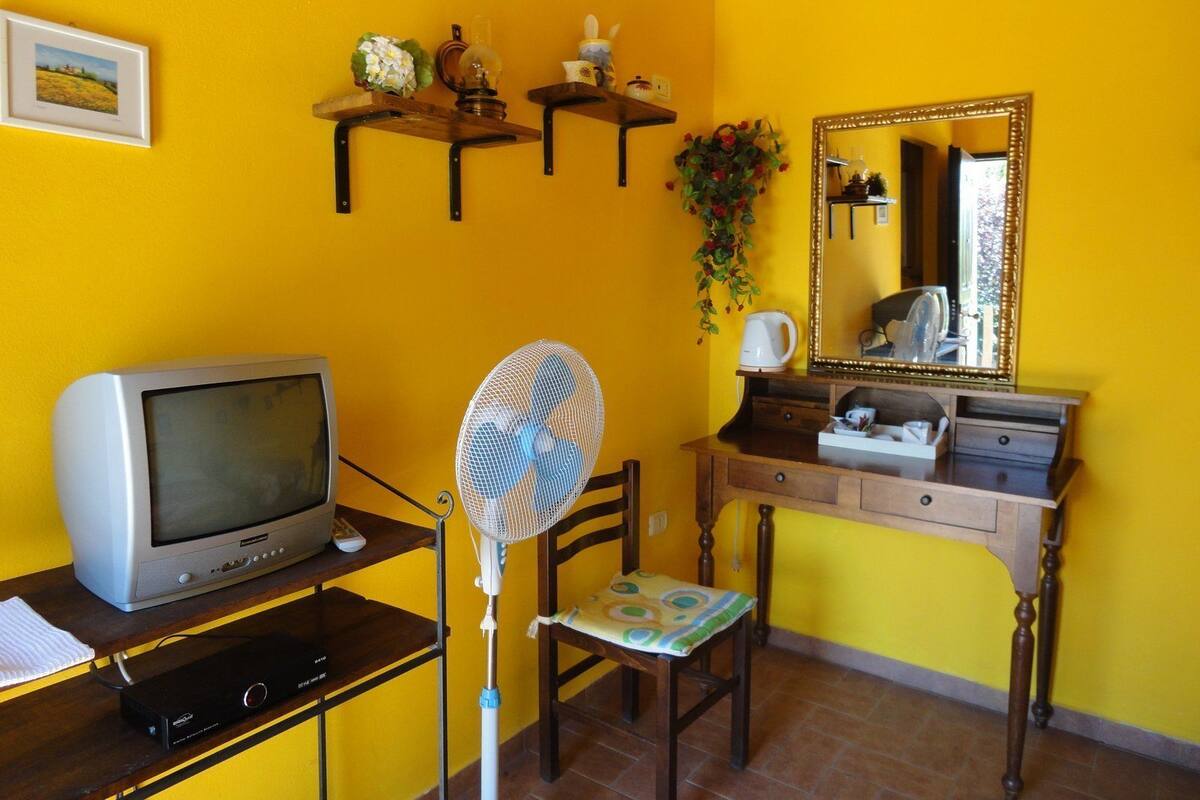 Desk, free WiFi, bed sheets