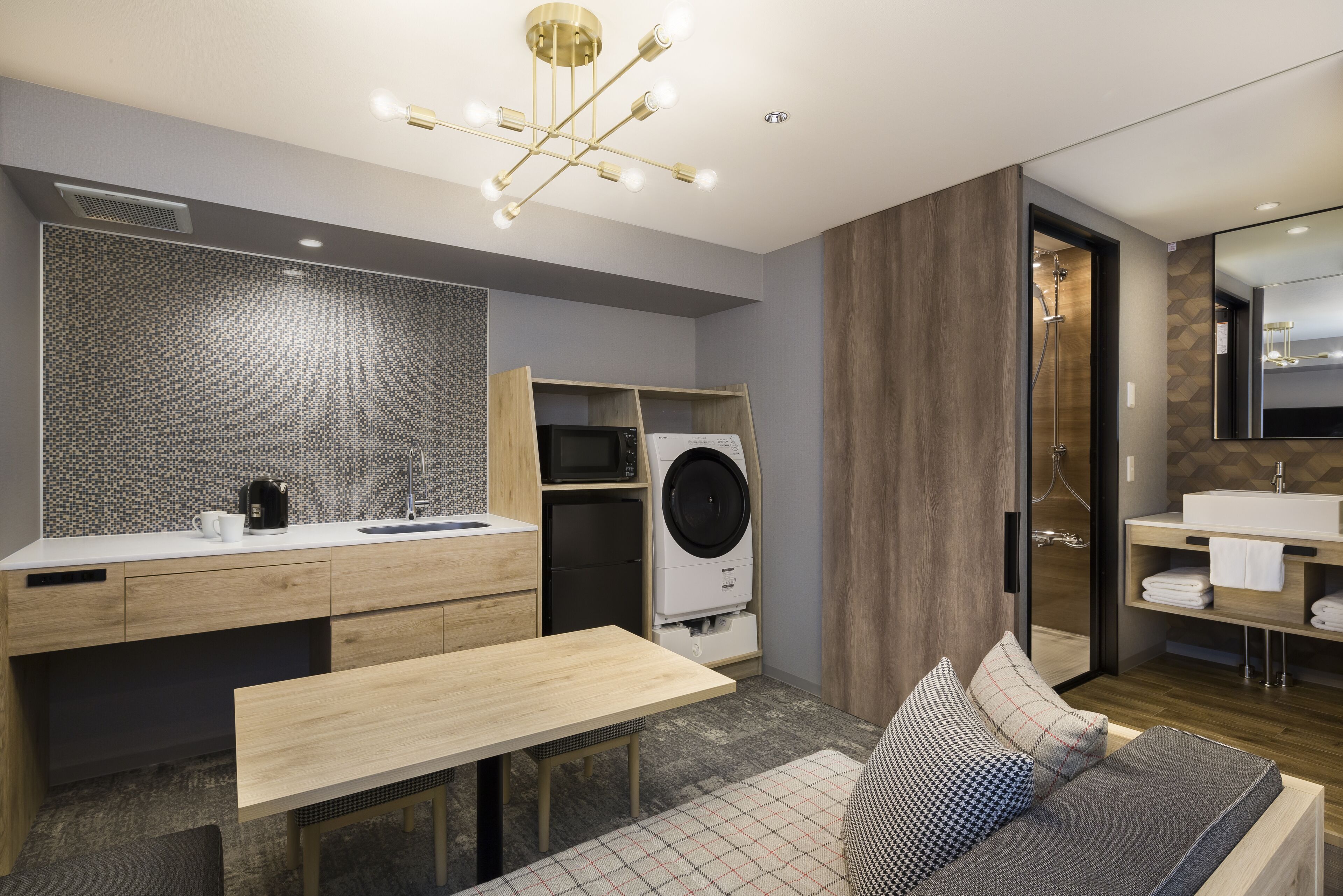 Fridge, microwave, stovetop, cookware/dishes/utensils