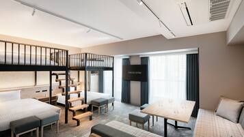 Cofres nos quartos, escrivaninha, cortinas blackout