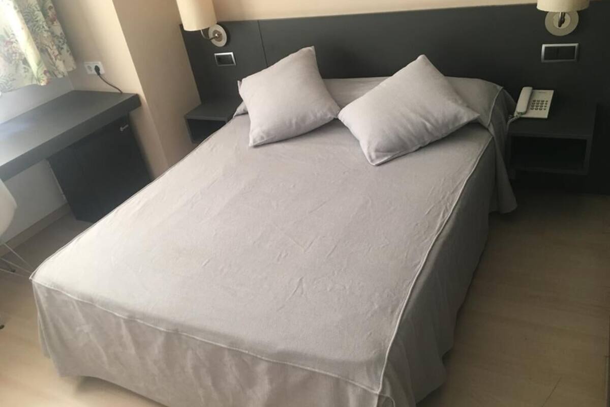 Double or Twin Room | In-room safe, soundproofing, free WiFi, bed sheets