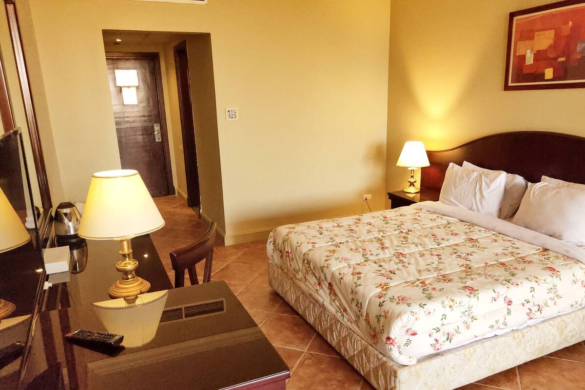 Minibar, in-room safe, blackout curtains