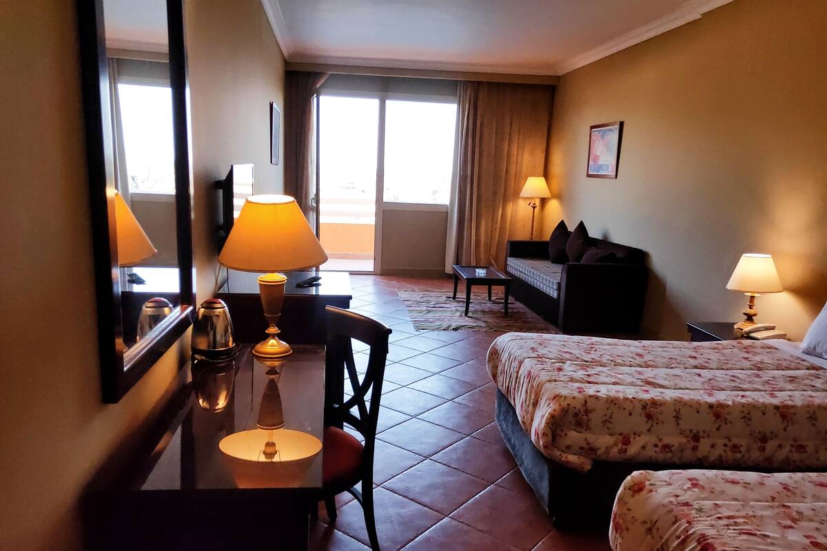 Minibar, in-room safe, blackout curtains