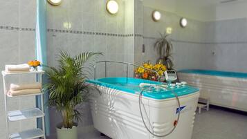 Couples treatment rooms, sauna, hot tub, hot springs, body treatments