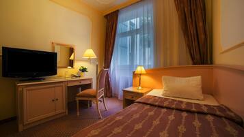 Standard Single Room | Minibar, in-room safe, desk, soundproofing