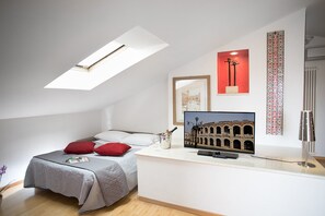 Family Loft (6 pax) | Living area | Flat-screen TV - Residence Verona Class (Verona)