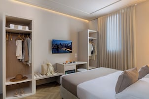 Habitación superior con 1 cama doble o 2 individuales, 1 habitación | Ropa de cama de alta calidad, minibar, caja fuerte y escritorio