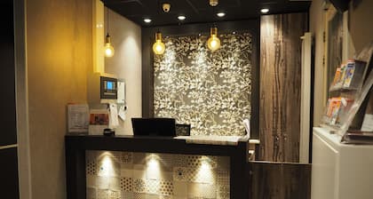 Hotel Blossoms